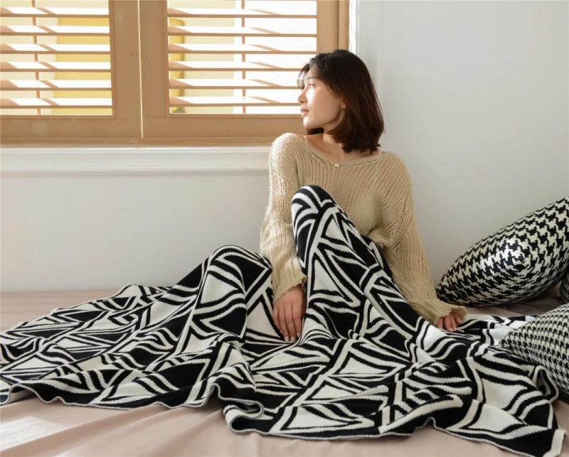 Simple Geometry Black and White Triangle Knitting Blanket Sofa Cover Blanket Soft Wear with Office Shawl Blanket