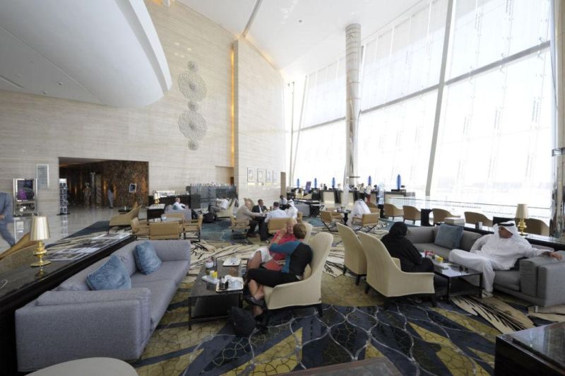 Hotel Lounge Lobby Simple Circular Conversation Sofa with Marble Side Table and Cream Single Sofa