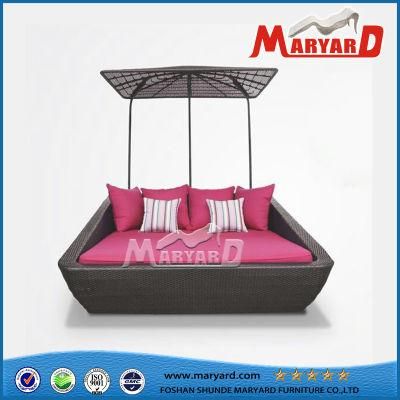 Luxurious Garden Wicker PE Rattan Sofa Lounge Chair Furniture Covered Round Modern PE Rattan Garden Furniture Sofa Bed